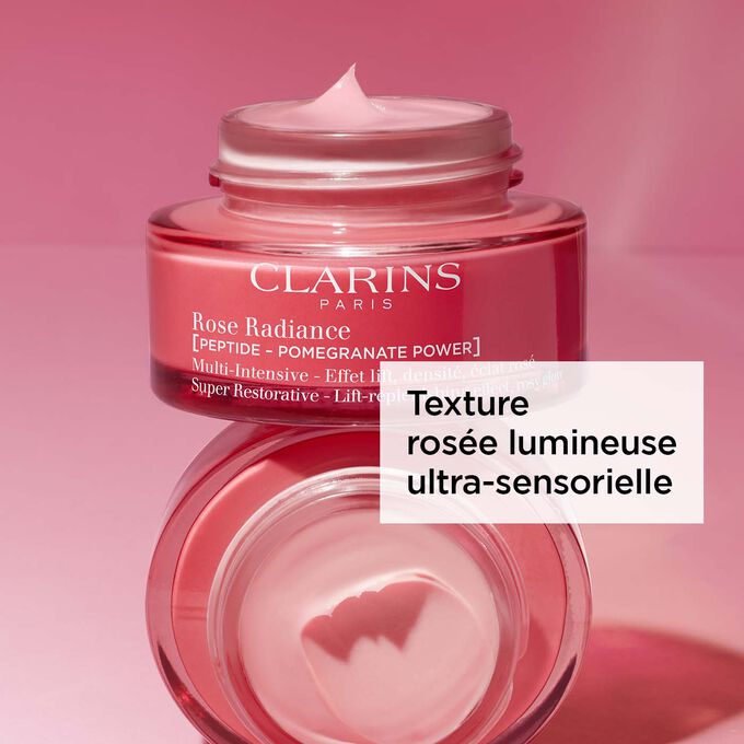 Plan produit Crème Rose Radiance Multi-Intensive avec texture rosée lumineuse ultra-sensorielle